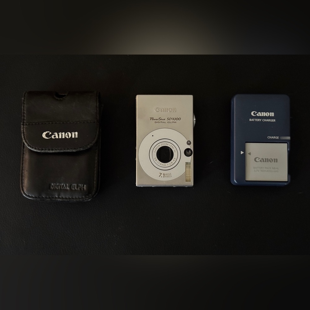 Canon PowerShot SD1000 Digital Camera - Silver and White - Works great!